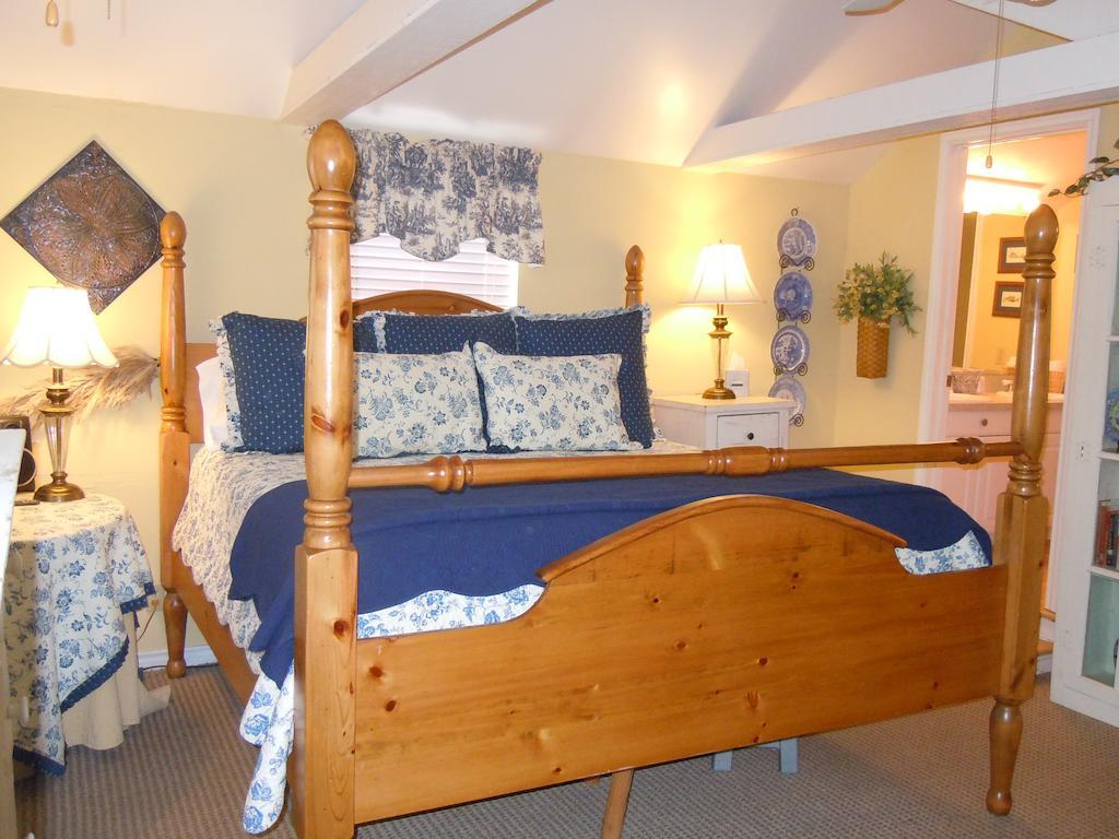 Bed and Breakfast Carriage House Fredericksburg Zimmer foto